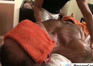 Muscule Latino Sin a obscure Massage